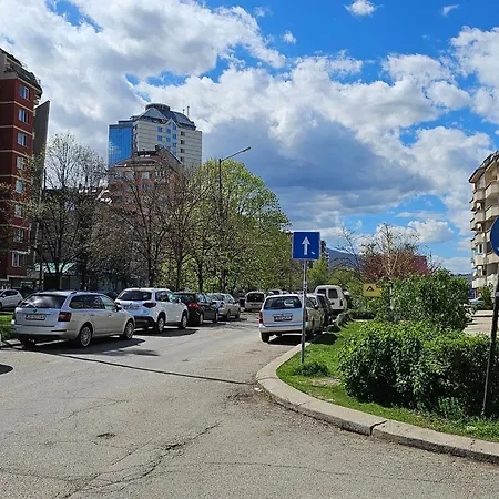 Business Park Retreat: 1br With Mountain View Διαμέρισμα *