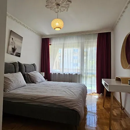 Business Park Retreat: 1br With Mountain View *
