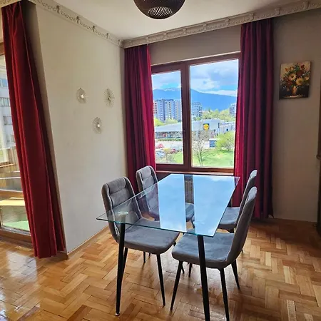 Apartment Business Park Retreat: 1br With Mountain View *