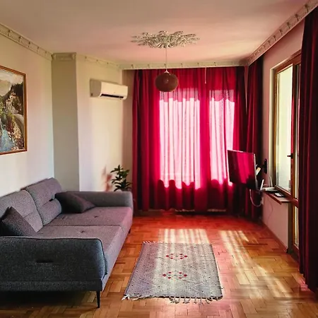 Business Park Retreat: 1br With Mountain View Sofia